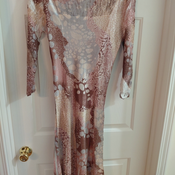 Komarov Floral Long Sleeve Dress in Shimmer and Cream - Picture 8 of 8